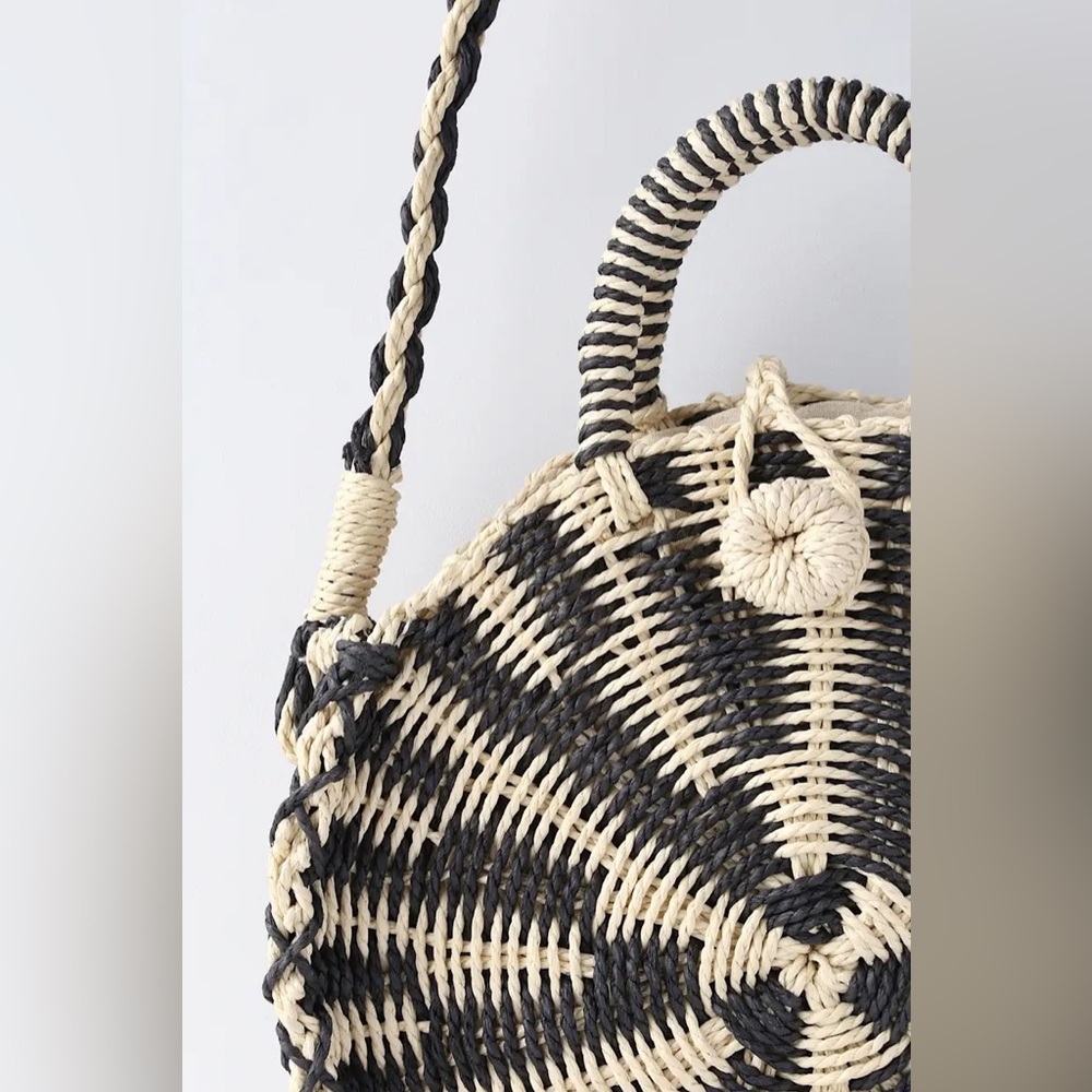 Billabong Cream and Black Crossbody Woven Bag - Picture 9 of 10